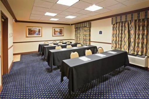 фото отеля Holiday Inn Express Hotel & Suites Jenks