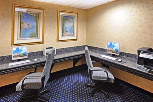 фото отеля Holiday Inn Express Hotel & Suites Jenks