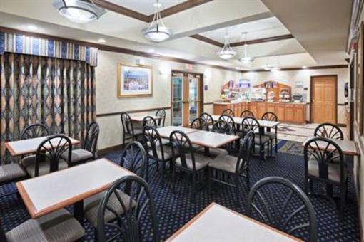 фото отеля Holiday Inn Express Hotel & Suites Jenks