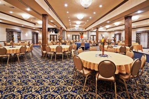 фото отеля Holiday Inn Express Hotel & Suites Jenks