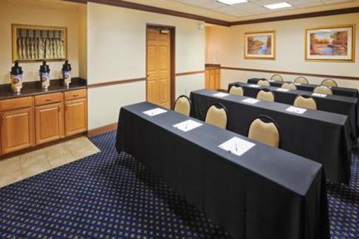 фото отеля Holiday Inn Express Hotel & Suites Jenks