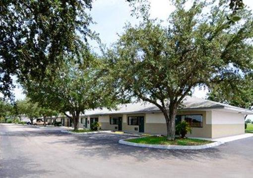 фото отеля Rodeway Inn And Suites Haines City