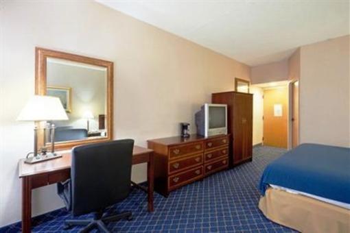 фото отеля Holiday Inn Express Lawrence Andover