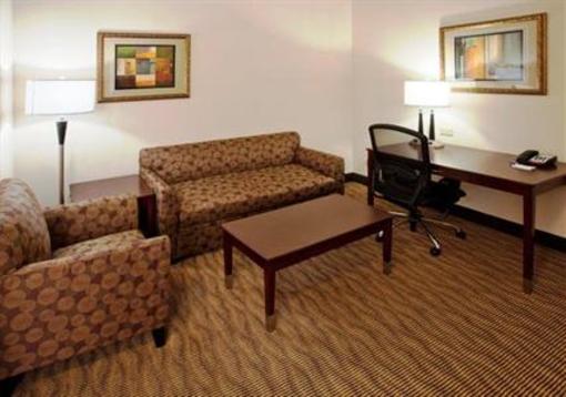 фото отеля Holiday Inn Express Hotel & Suites Buda