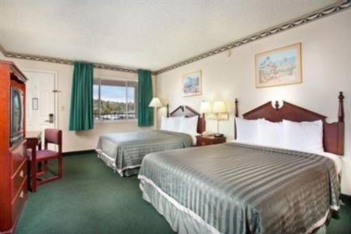 фото отеля Travelodge San Diego Mission Valley