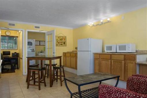 фото отеля Travelodge San Diego Mission Valley
