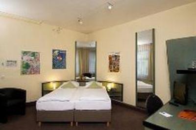 фото отеля Monopol Hotel Dusseldorf