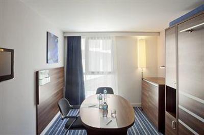 фото отеля Holiday Inn Express Marseille Saint Charles