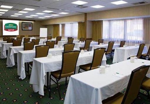 фото отеля Courtyard by Marriott Benton Harbor