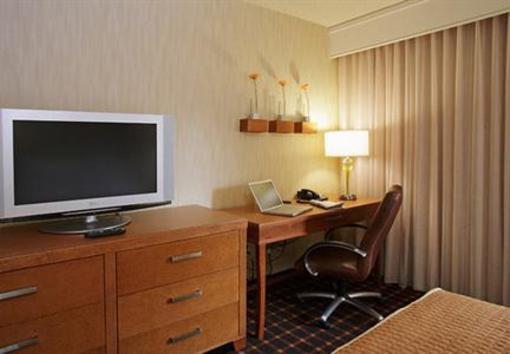фото отеля Courtyard Hotel Montvale