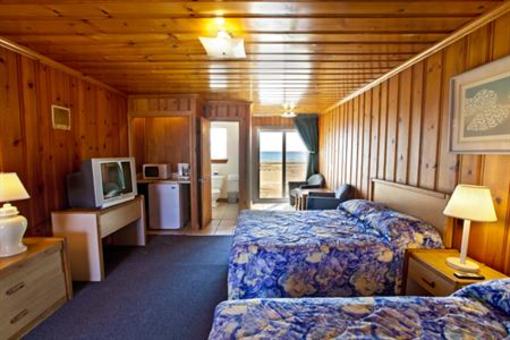 фото отеля Dolphin Oceanfront Motel