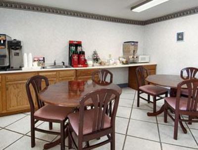 фото отеля Days Inn & Suites Warsaw