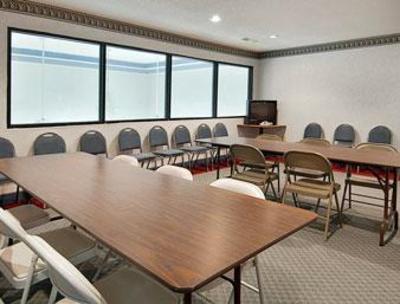 фото отеля Days Inn & Suites Warsaw