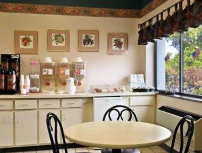 фото отеля Super 8 Motel Cleveland North Ridgeville