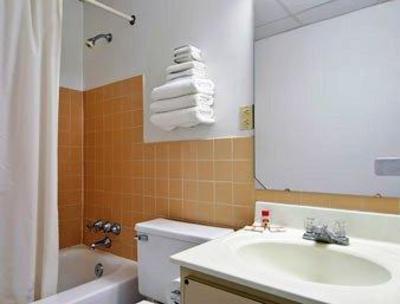 фото отеля Super 8 Motel Cleveland North Ridgeville