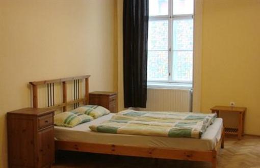 фото отеля 11th Hour Cinema Hostel