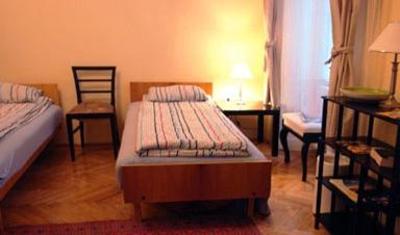 фото отеля 11th Hour Cinema Hostel