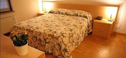 фото отеля Hotel La Ferte