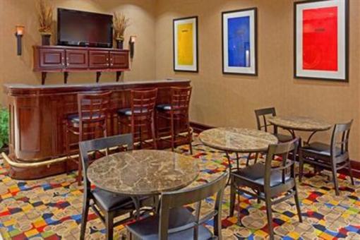 фото отеля Holiday Inn Express Stony Brook