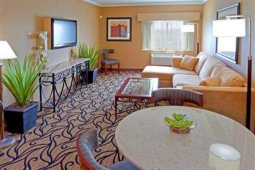 фото отеля Holiday Inn Express Stony Brook