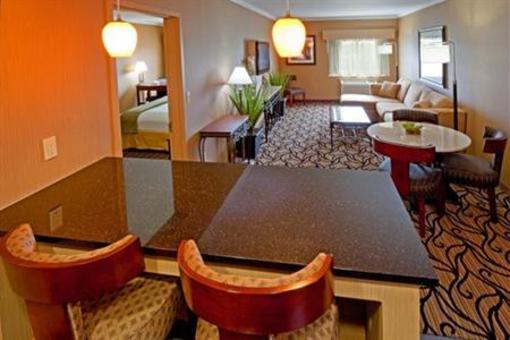фото отеля Holiday Inn Express Stony Brook