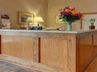 Econo Lodge & Suites Grand Rapids