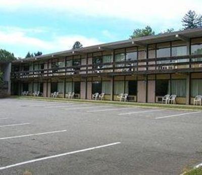 фото отеля Mountaineer Inn