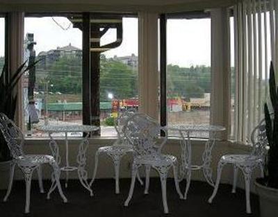 фото отеля Mountaineer Inn