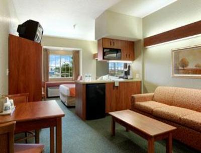 фото отеля Microtel Inn & Suites Zephyrhills