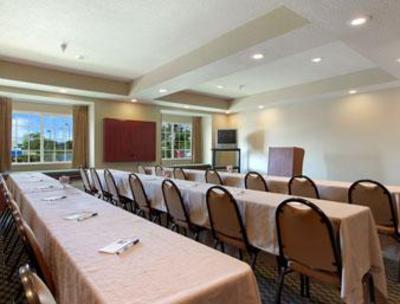 фото отеля Microtel Inn & Suites Zephyrhills