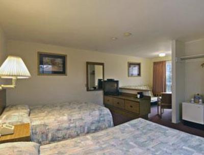 фото отеля Howard Johnson Inn Cape Cod West Yarmouth