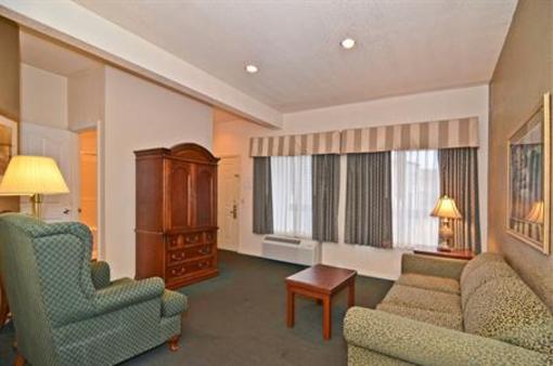 фото отеля BEST WESTERN Plus Salbasgeon Inn & Suites of Reedsport