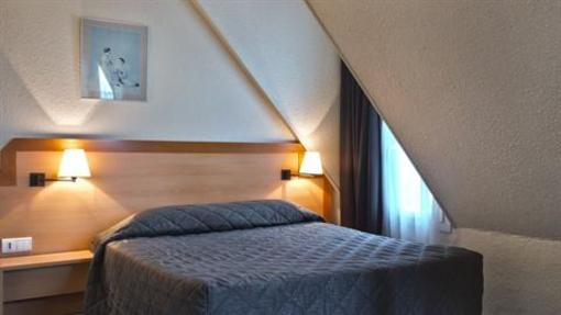 фото отеля Hotel du Chemin vert Paris