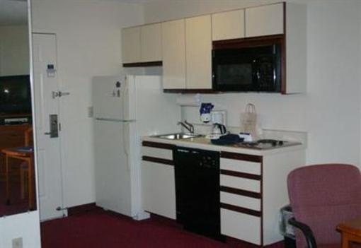 фото отеля Candlewood Suites Emporia