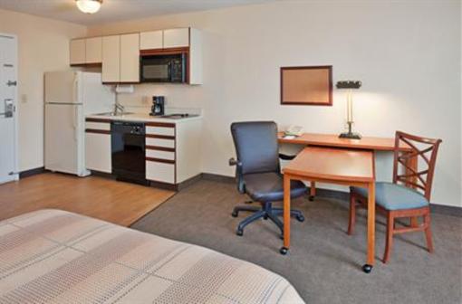фото отеля Candlewood Suites Emporia