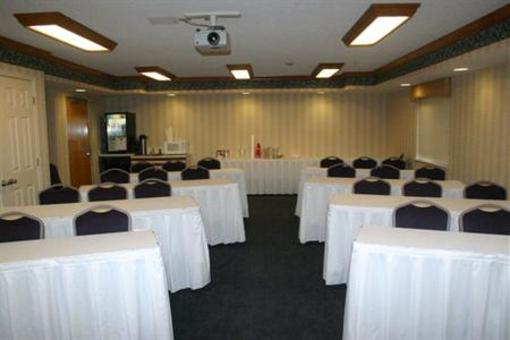фото отеля Candlewood Suites Emporia