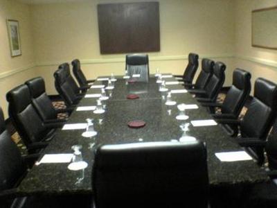 фото отеля Holiday Inn Long Island-Islip Airport