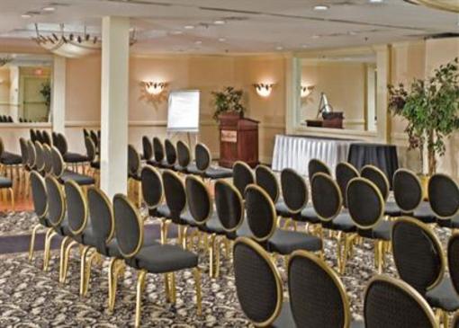 фото отеля Holiday Inn Long Island-Islip Airport