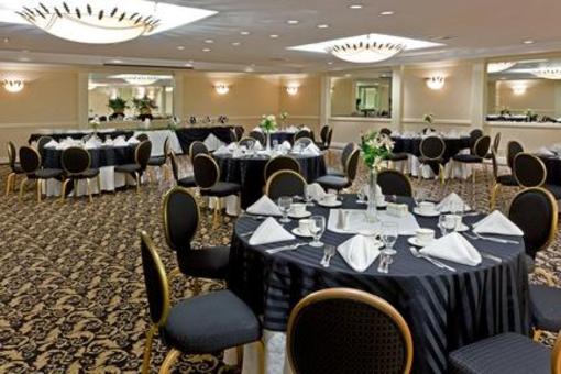 фото отеля Holiday Inn Long Island-Islip Airport