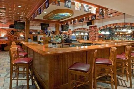фото отеля Holiday Inn Long Island-Islip Airport