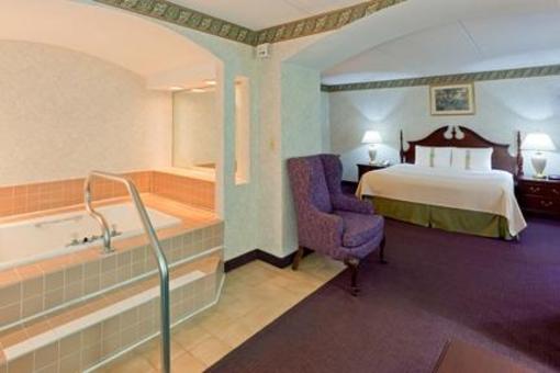 фото отеля Holiday Inn Long Island-Islip Airport