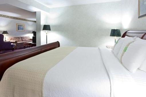 фото отеля Holiday Inn Long Island-Islip Airport