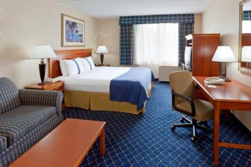 фото отеля Holiday Inn Long Island-Islip Airport