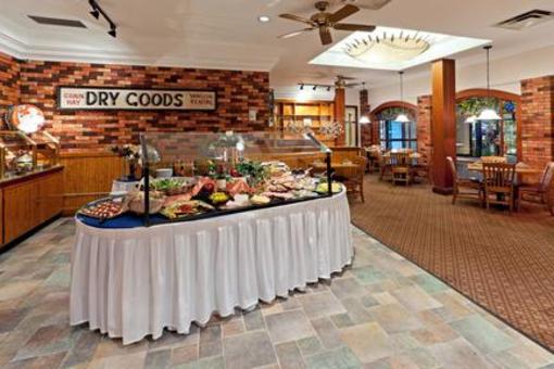 фото отеля Holiday Inn Long Island-Islip Airport