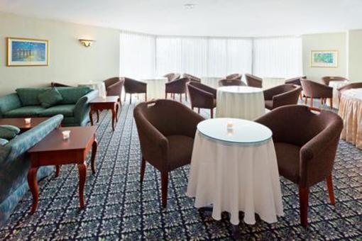 фото отеля Holiday Inn Long Island-Islip Airport