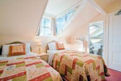 фото отеля May Cottage Bed & Breakfast Bowness-on-Windermere