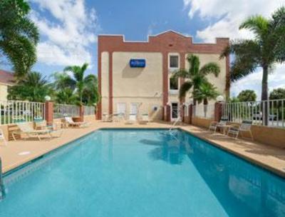 фото отеля Baymont Inn & Suites Universal Studios