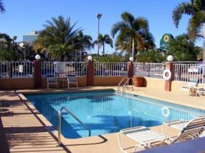 фото отеля Baymont Inn & Suites Universal Studios