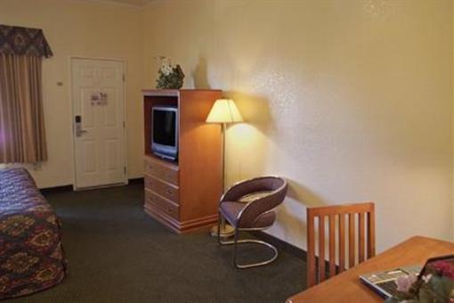 фото отеля Americas Best Value Inn & Suites Granada Hills