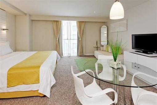 фото отеля Holiday Inn Express Hotel & Suites at the WTC